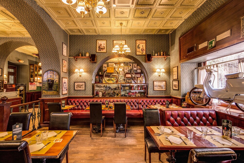Hotel Bar