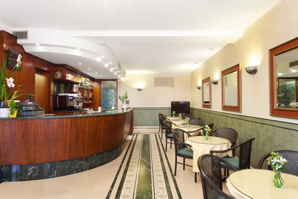 Hotel Bar