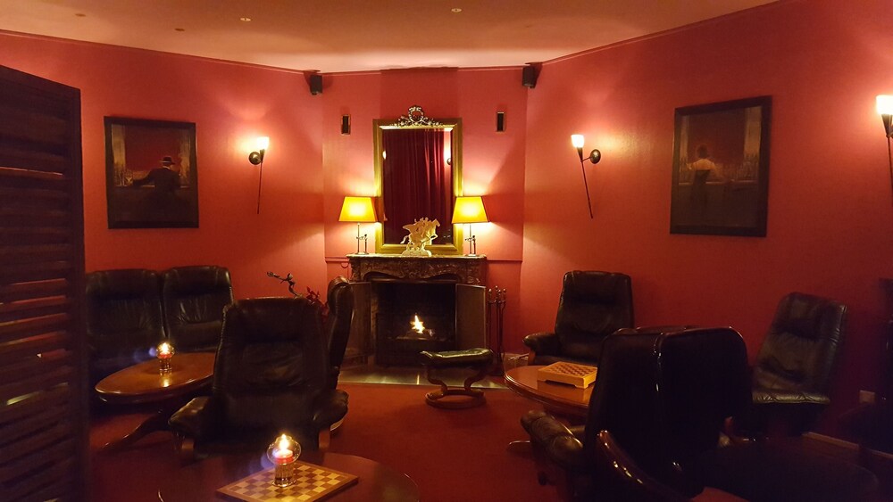 Hotel Lounge