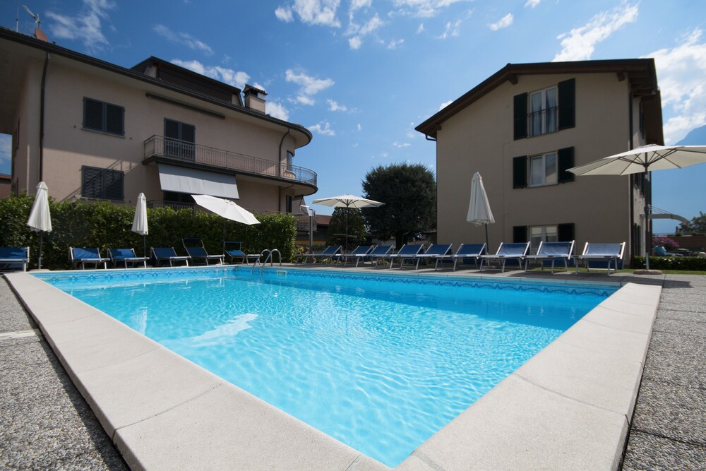 Piscina all'aperto