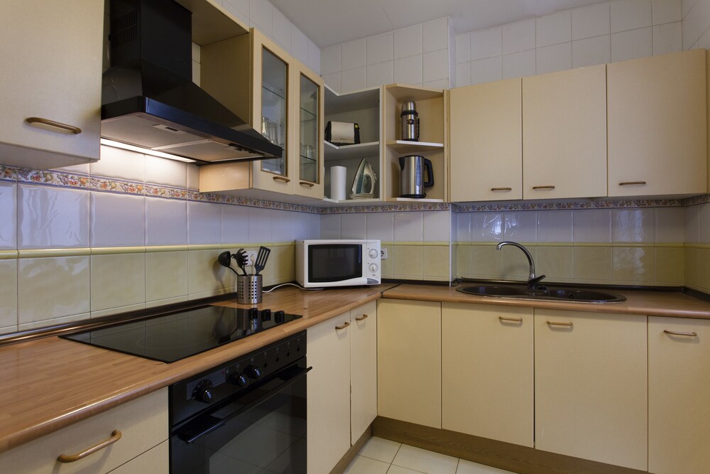 Standard Apartment, 4 Bedrooms (10 pax) - Guestroom