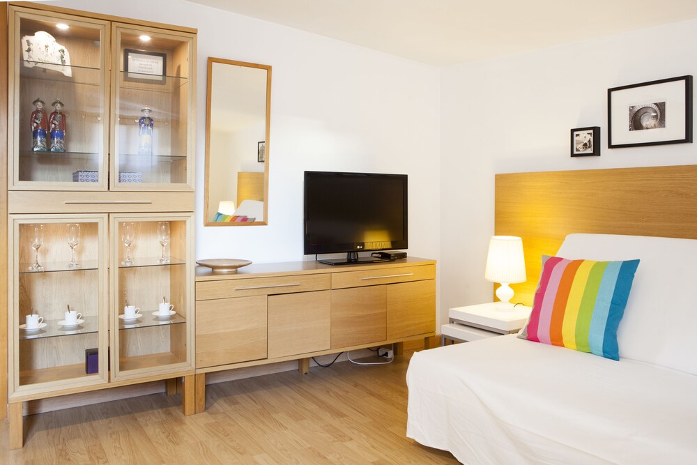 Standard Apartment, 1 Bedroom (4 pax) - Living Room