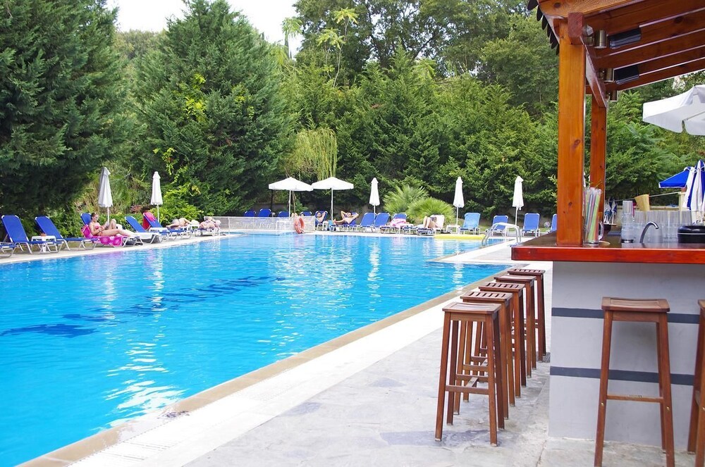 Poolside Bar