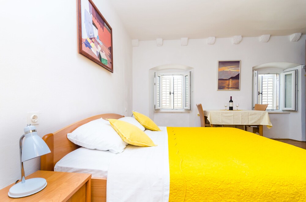 Standard Studio - Guestroom