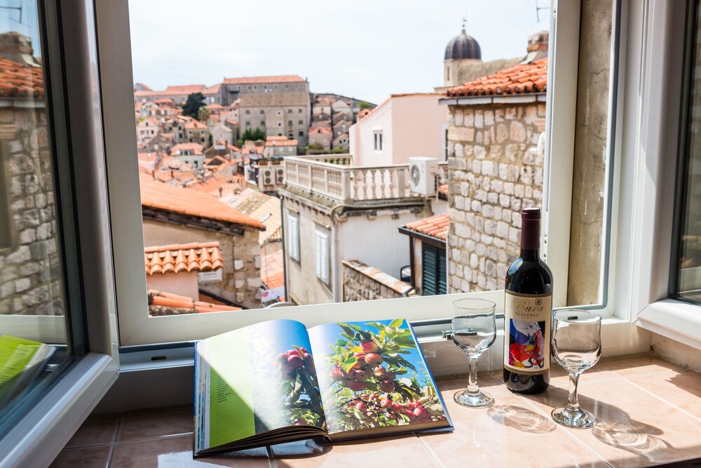 Studio, City View - Featured Image