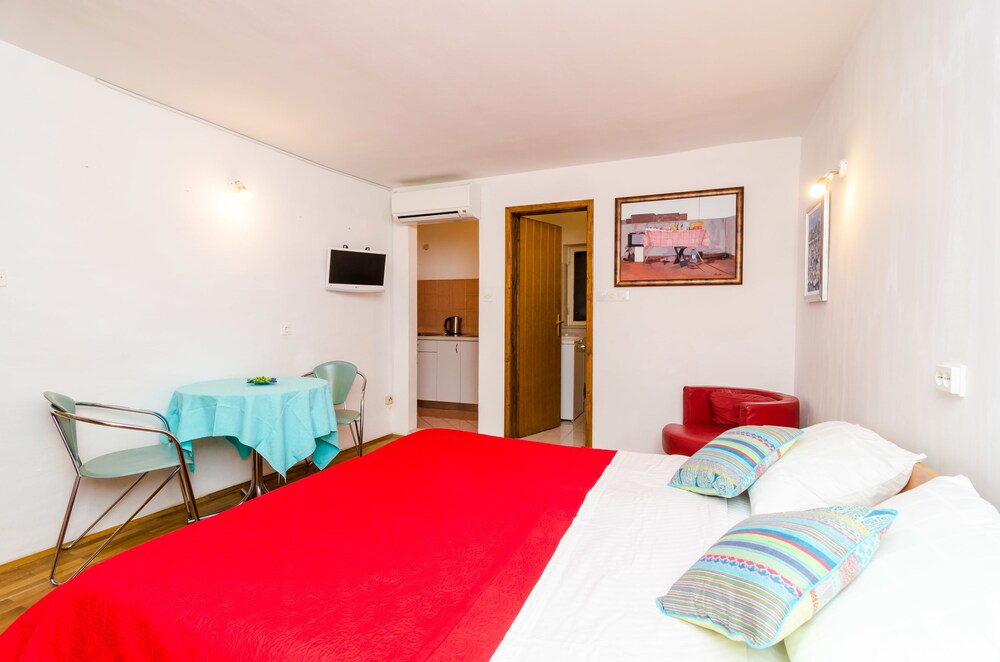 Studio - Guestroom