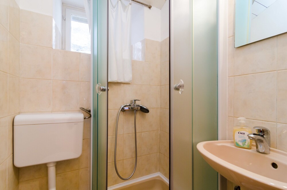 Studio, City View - Bathroom