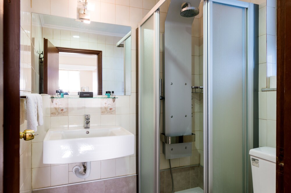 Junior Suite - Bathroom Shower