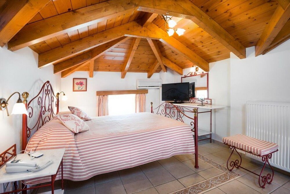 Suite, 1 Bedroom, Partial Sea View - Guestroom