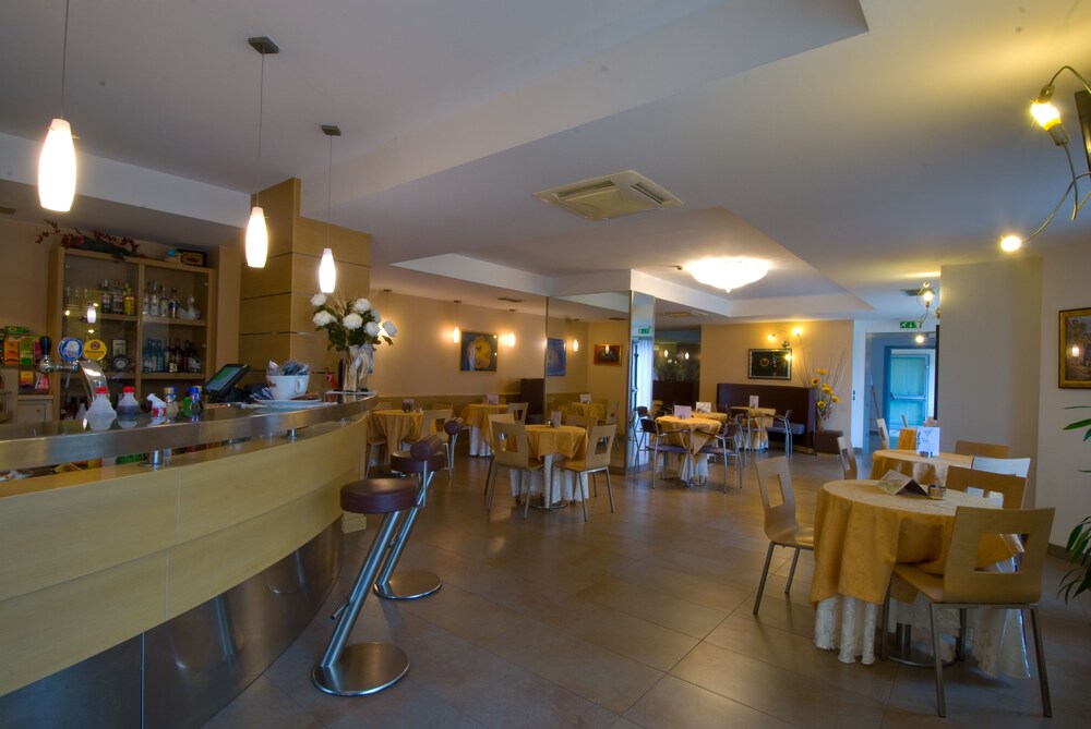 Hotel Bar