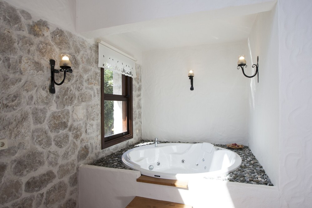 Jetted Tub