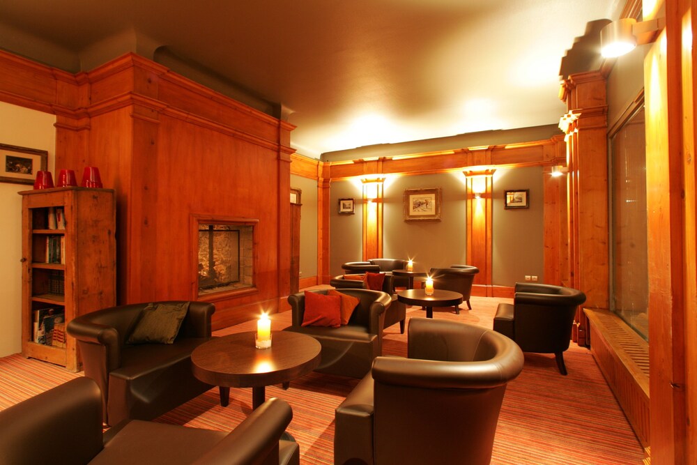 Hotel Lounge