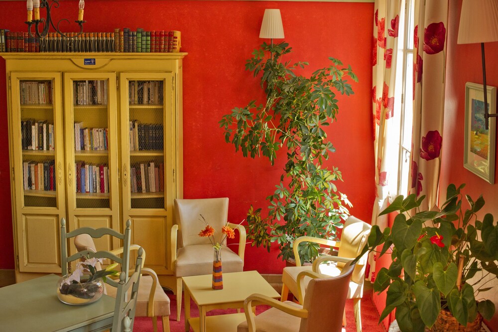Hotel Lounge