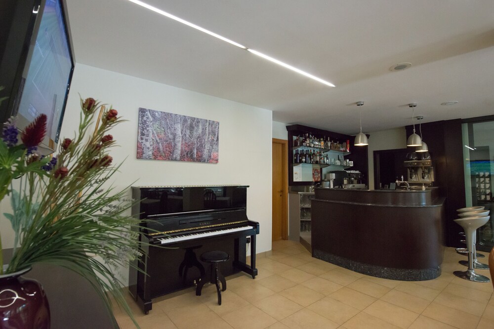 Hotel Bar