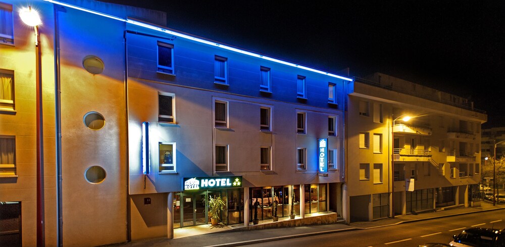 Hotel Front - Evening/Night