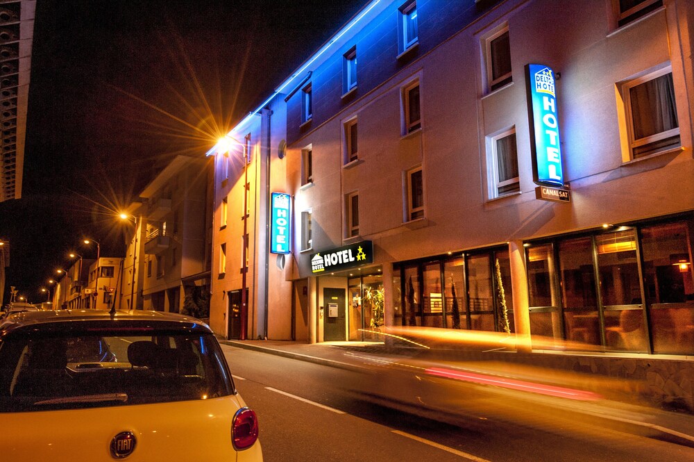 Hotel Front - Evening/Night