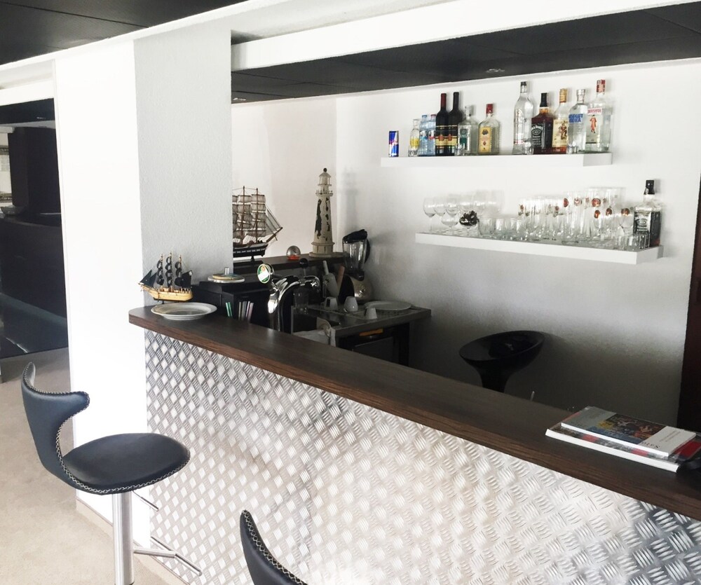 Hotel Bar
