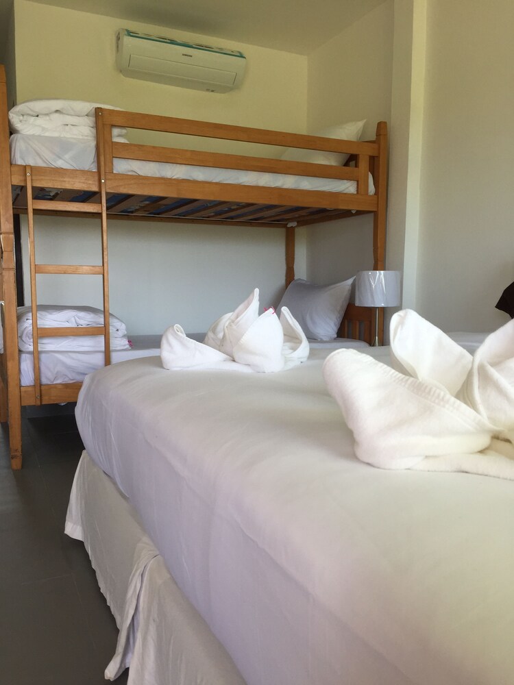 Deluxe Quadruple Room, 1 Bedroom - Guestroom