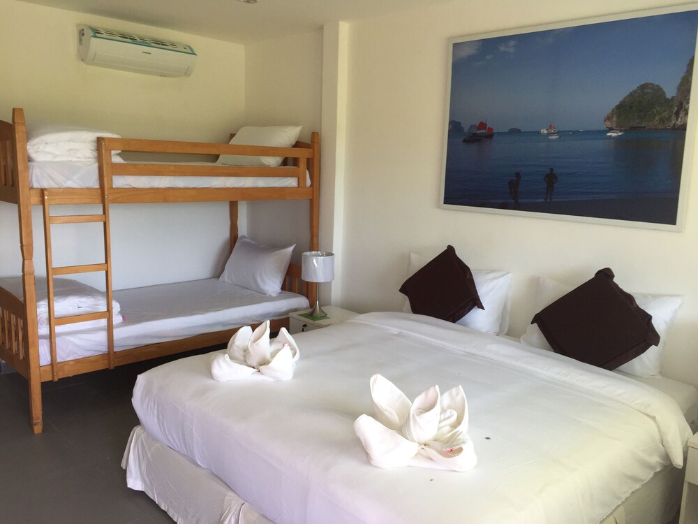 Deluxe Quadruple Room, 1 Bedroom - Guestroom