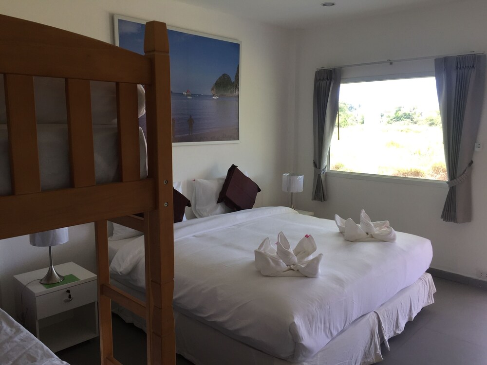 Deluxe Quadruple Room, 1 Bedroom - Guestroom