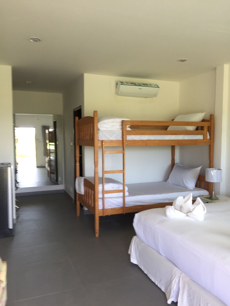 Deluxe Quadruple Room, 1 Bedroom - Guestroom
