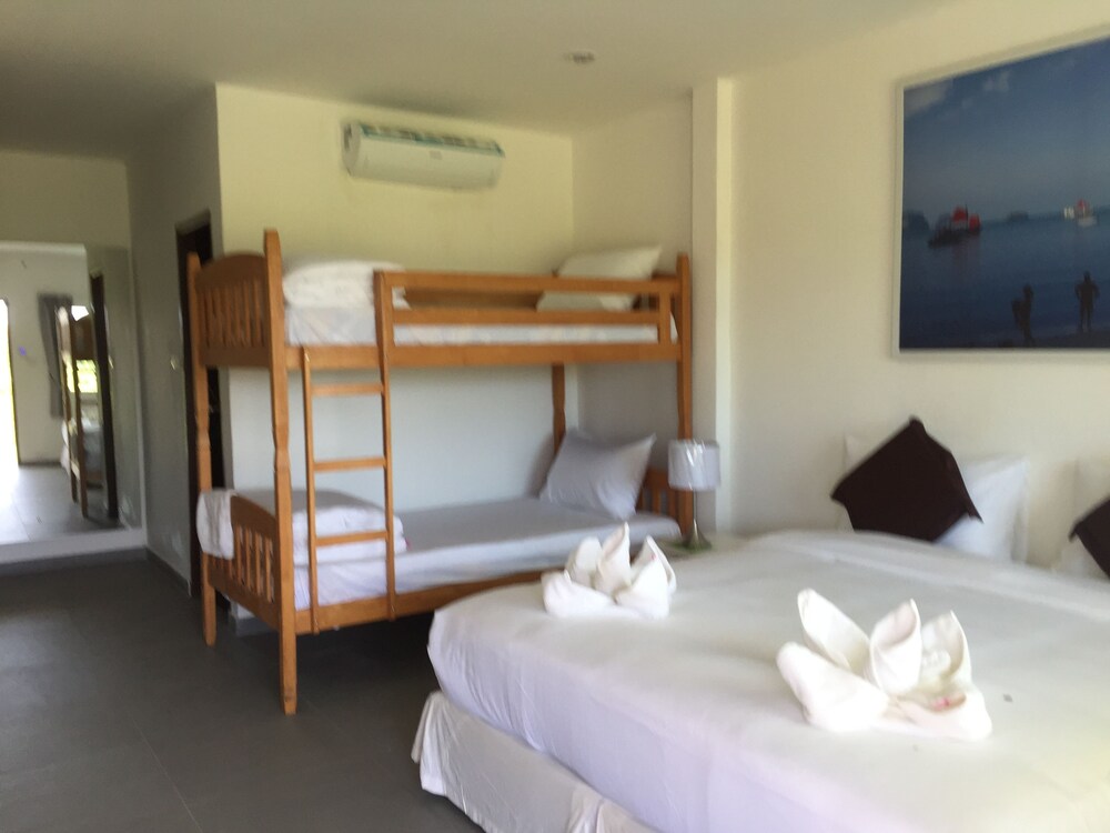 Deluxe Quadruple Room, 1 Bedroom - Guestroom