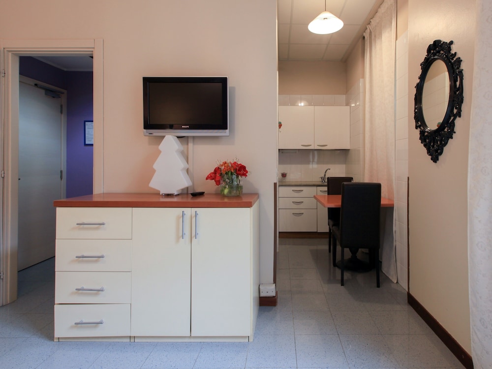 Standard Studio - In-Room Kitchenette