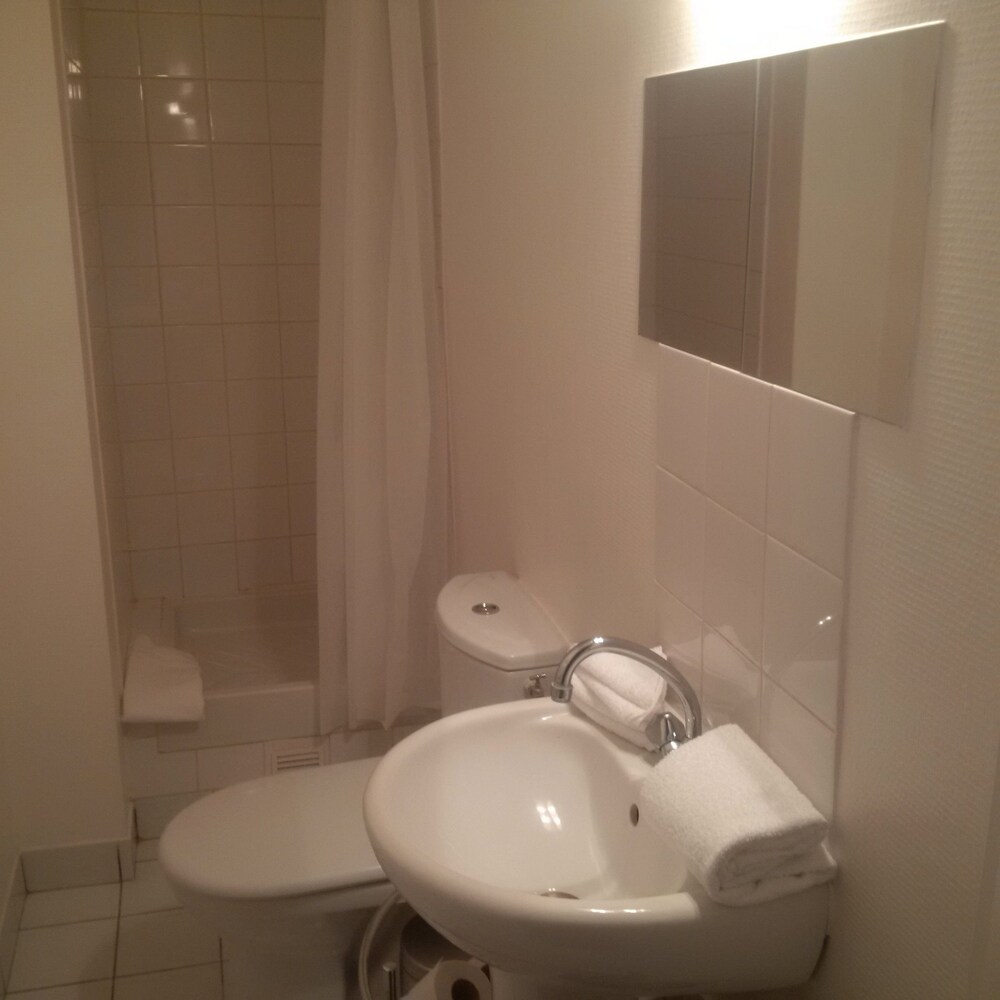 Studio - Bathroom