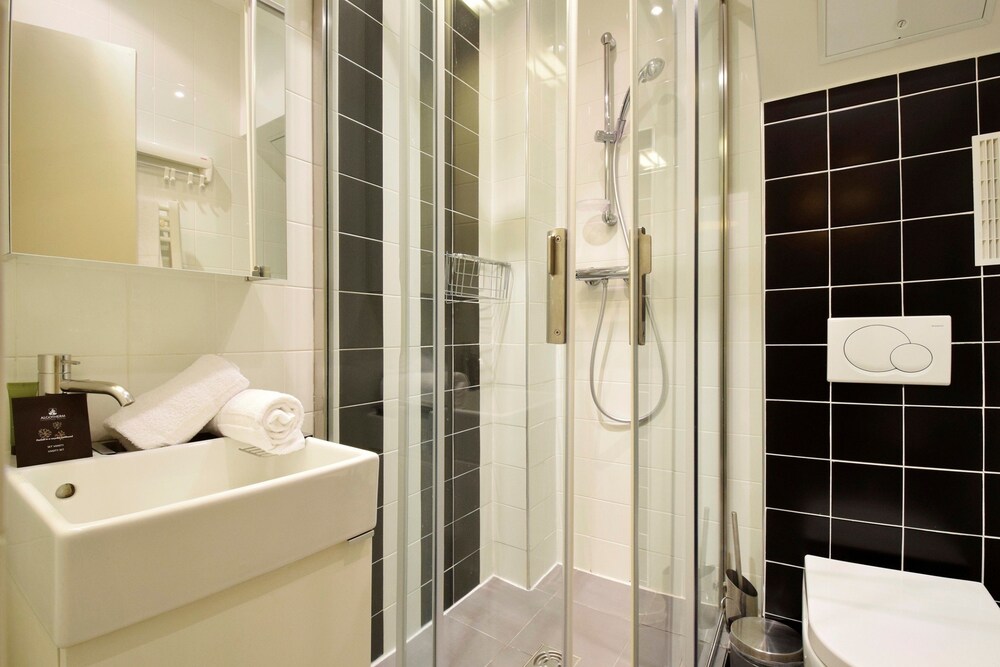 Standard Apartment, 1 Bedroom - Bathroom