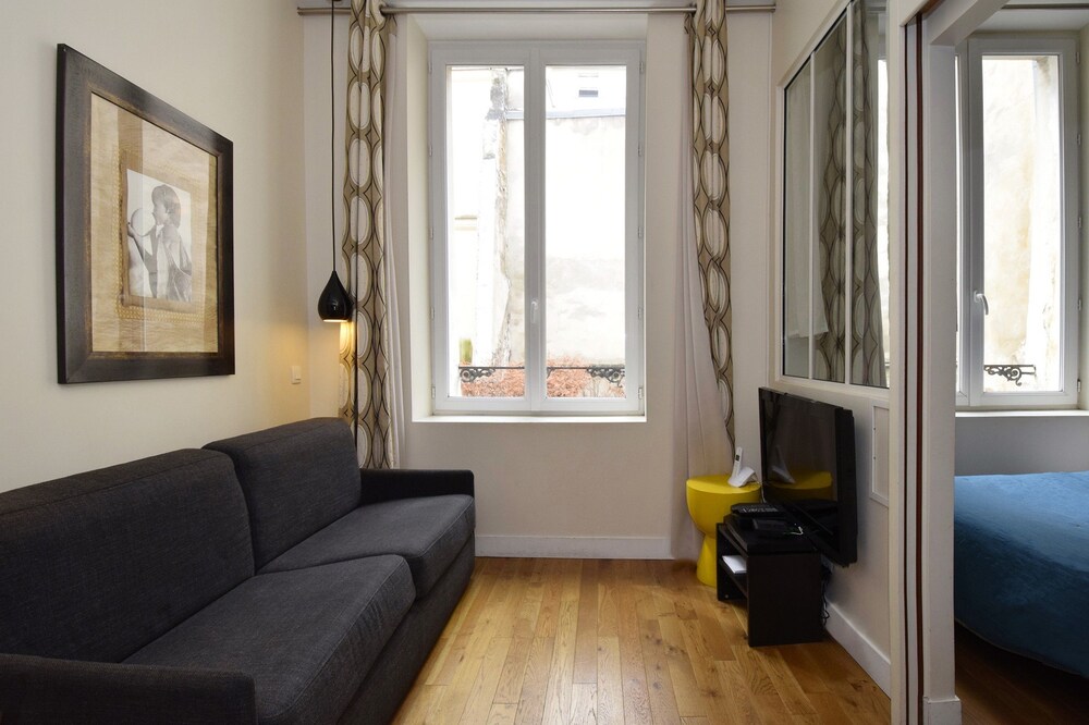 Standard Apartment, 1 Bedroom - Living Room