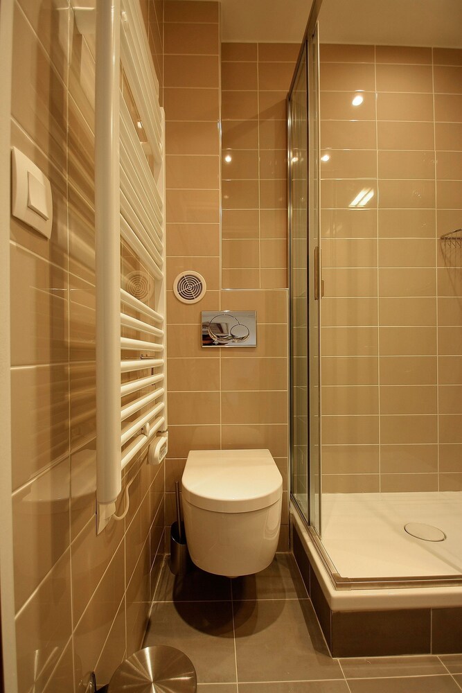 Studio - Bathroom
