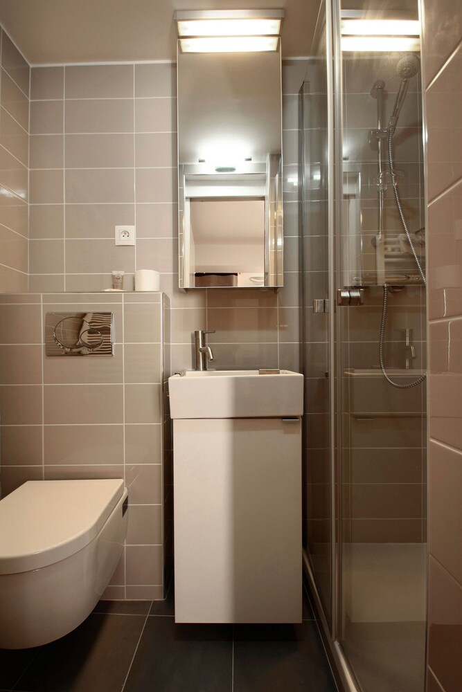 Studio - Bathroom