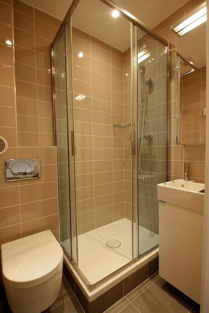 Studio - Bathroom