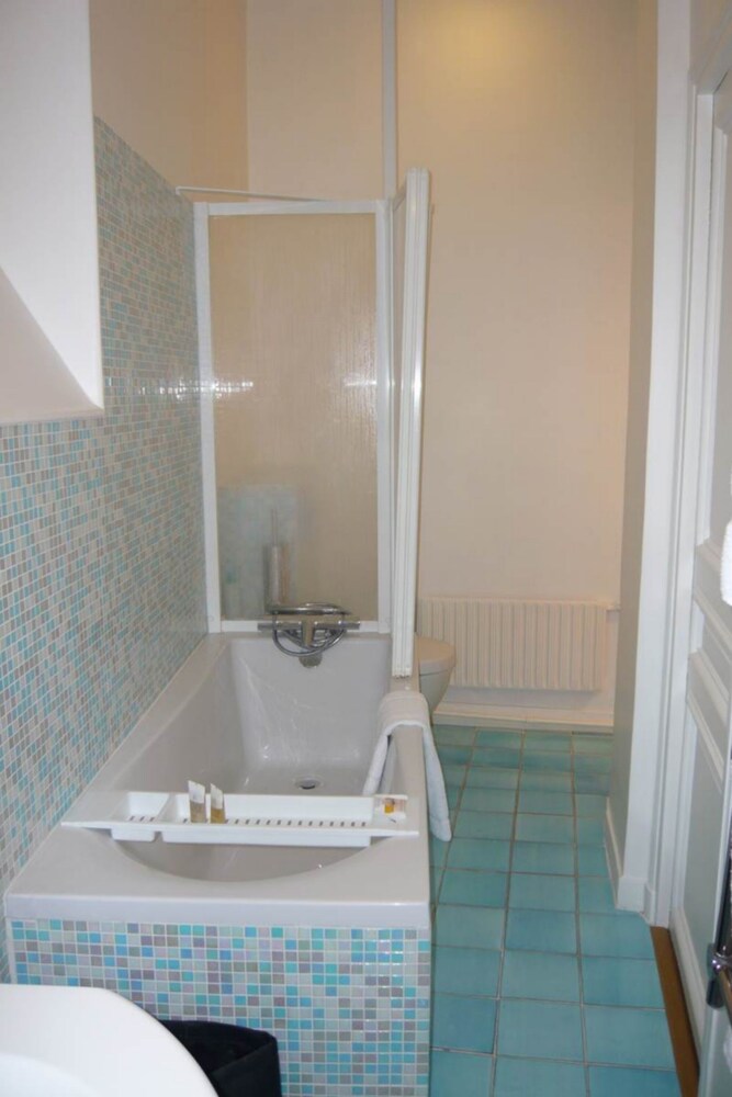 Standard Apartment, 2 Bedrooms - Bathroom