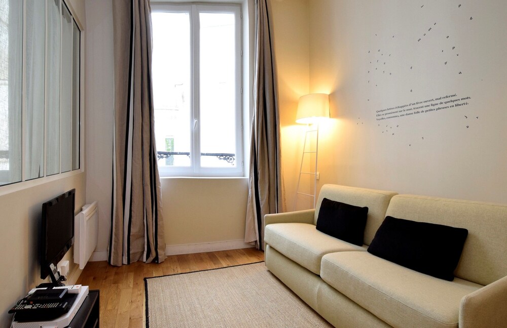 Standard Apartment, 1 Bedroom - Living Room
