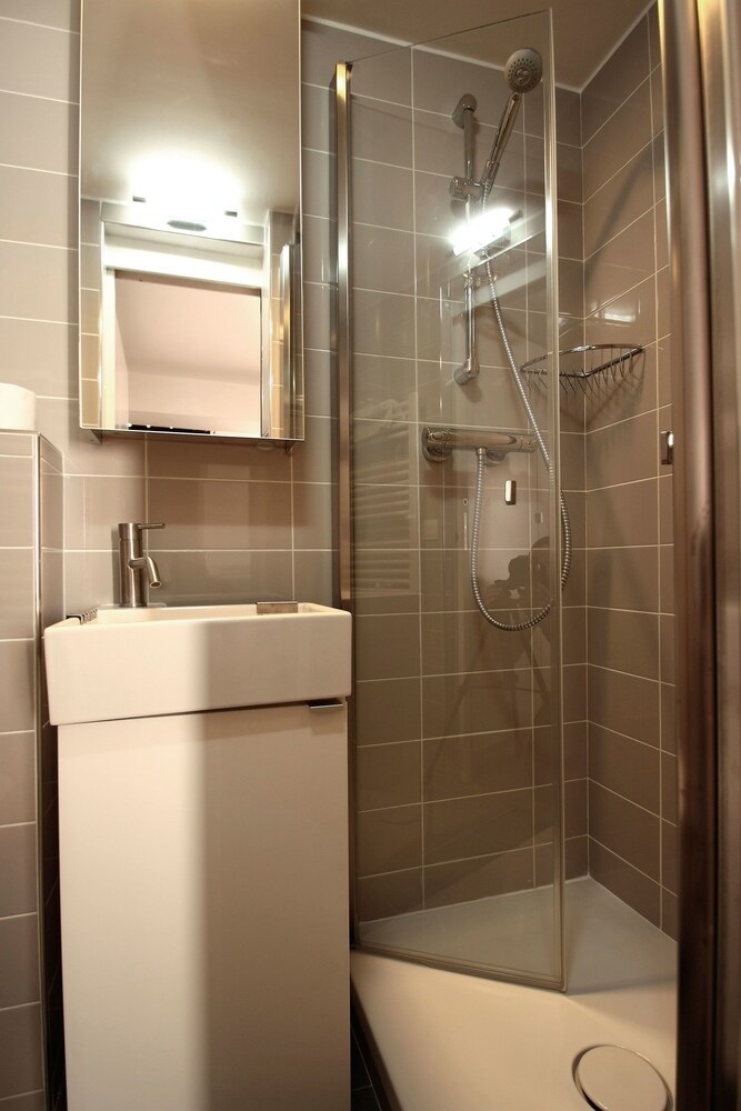Studio - Bathroom