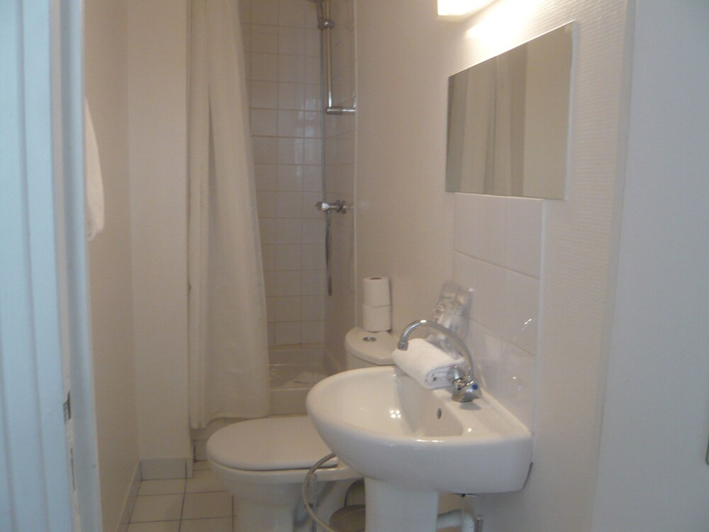 Studio - Bathroom