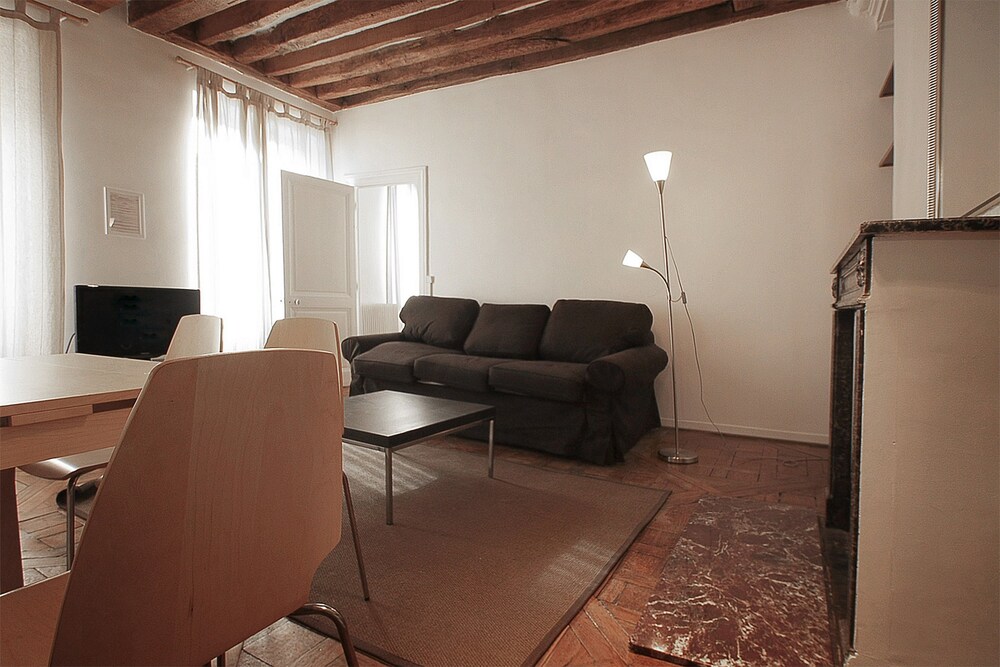 Standard Apartment, 1 Bedroom - Living Room