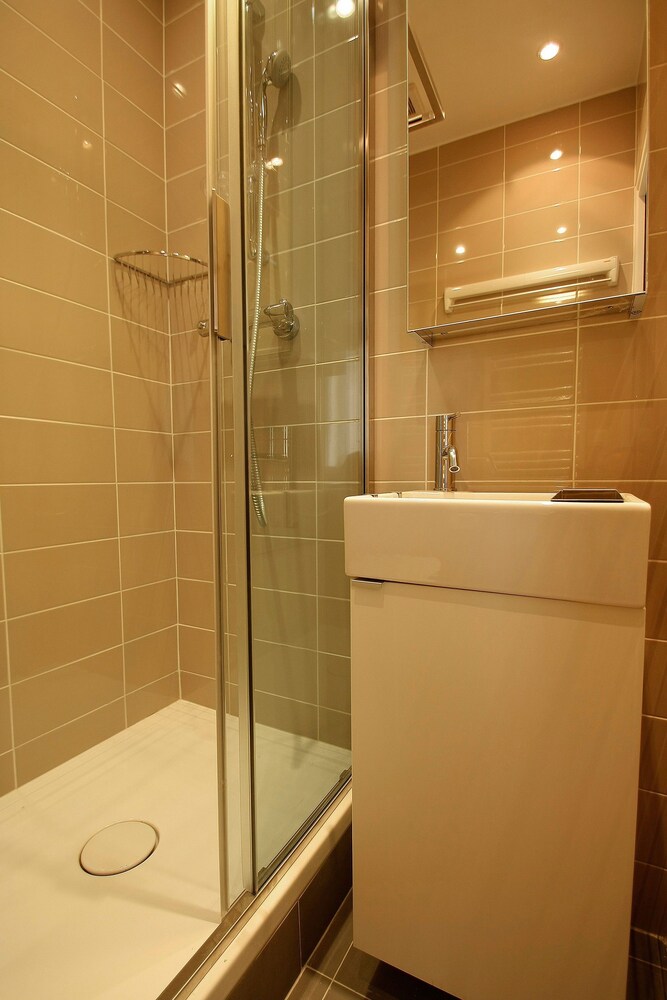 Studio - Bathroom
