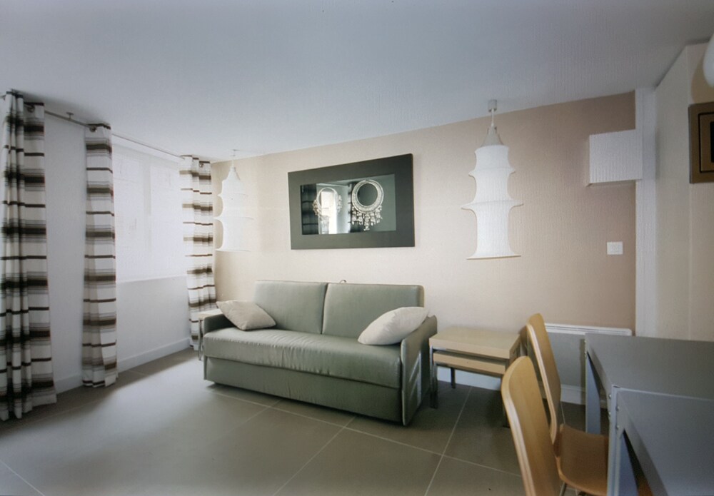 Standard Apartment, 2 Bedrooms - Living Room