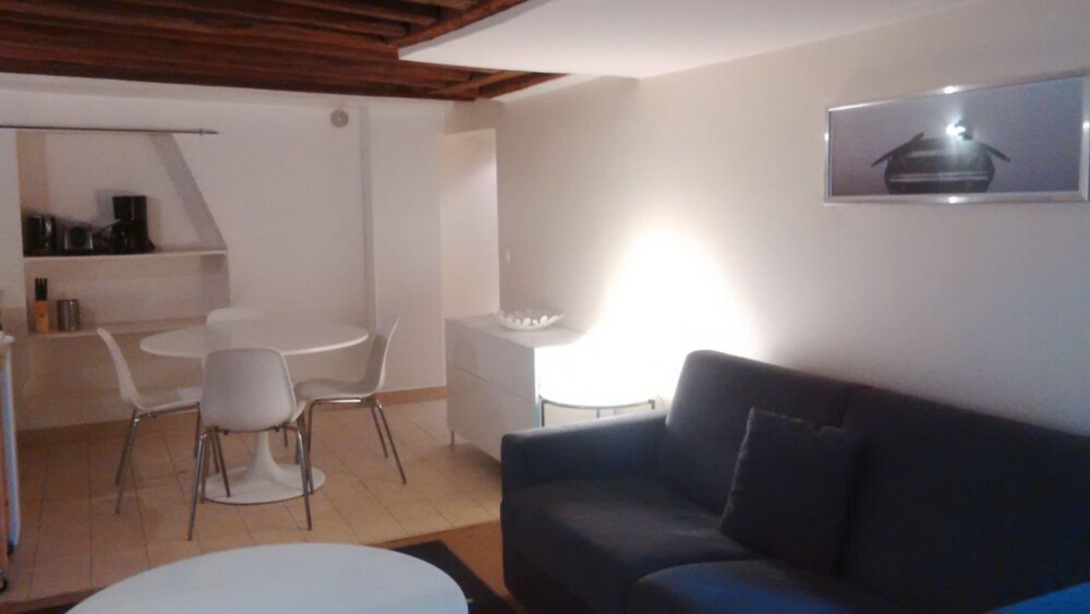Standard Apartment, 1 Bedroom - Living Room