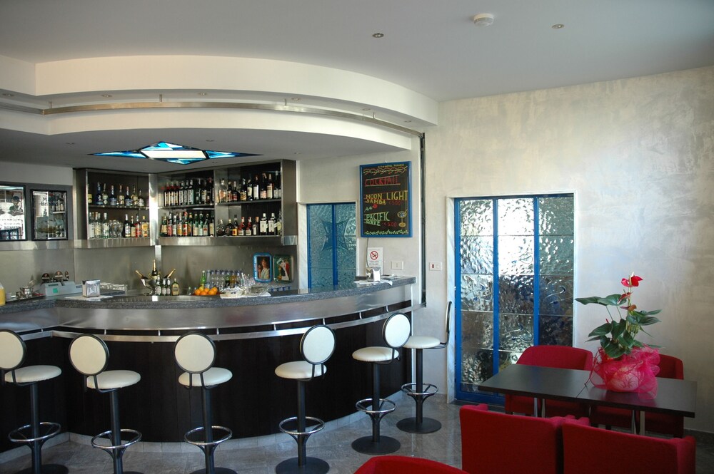 Hotel Bar