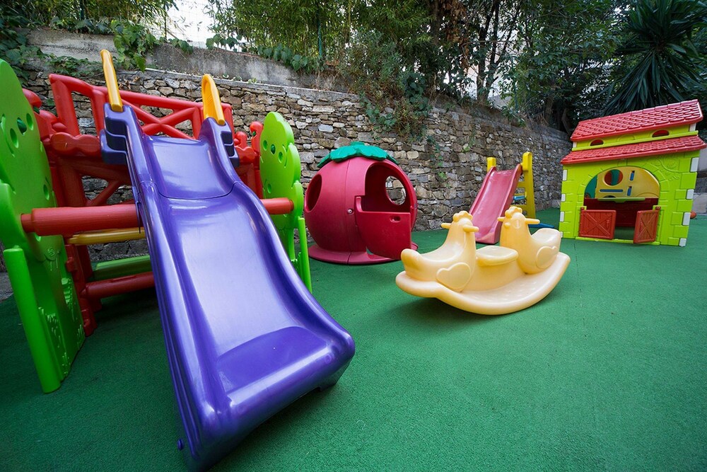 Area giochi per bambini (all'aperto)