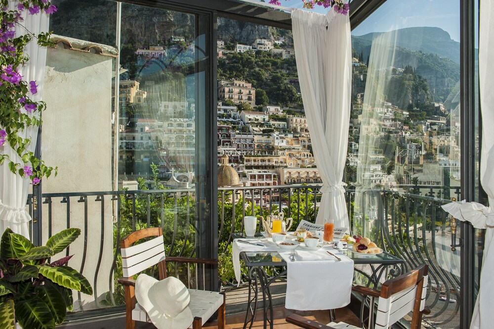 Hotel Lounge