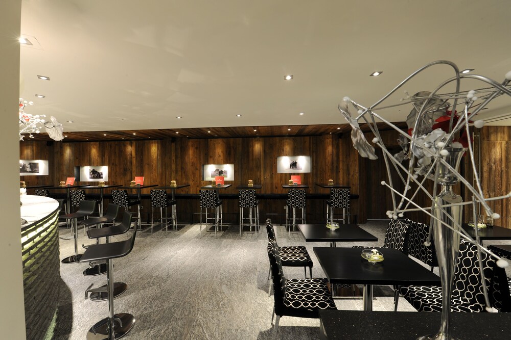 Hotel Bar