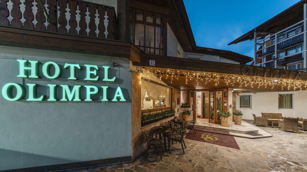 Facciata hotel (sera/notte)