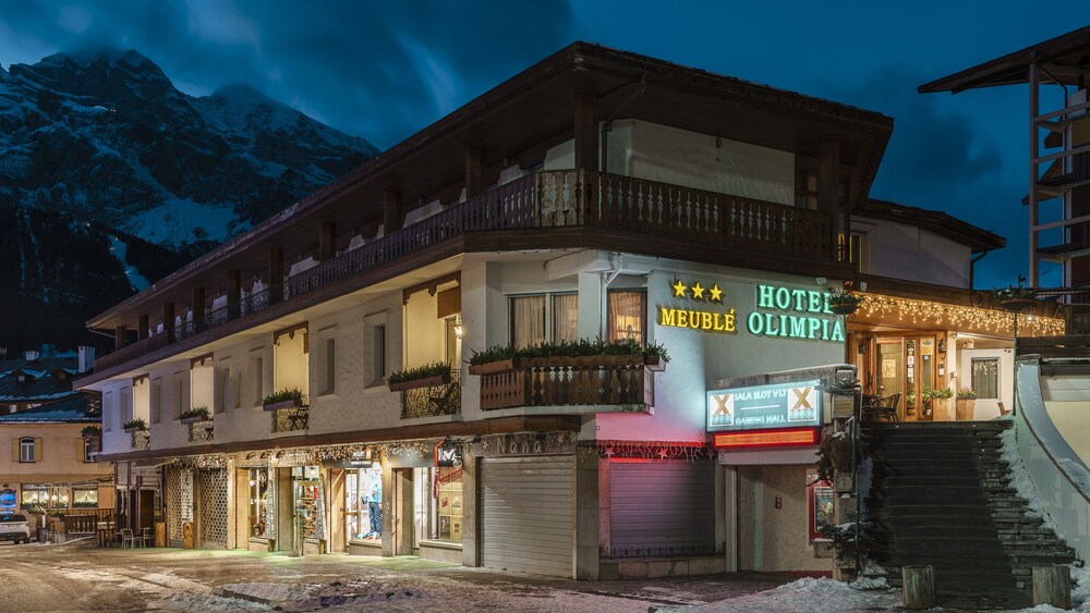 Facciata hotel (sera/notte)