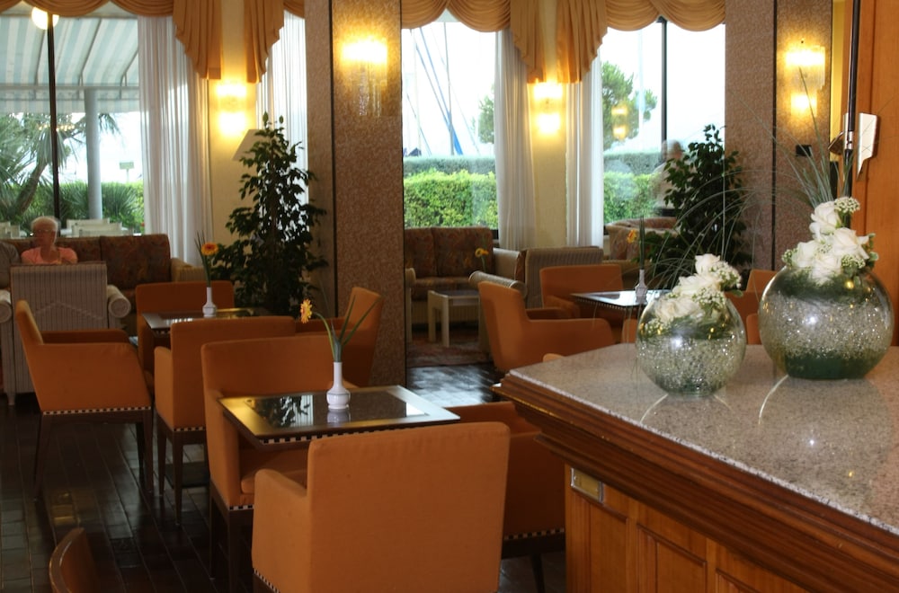 Hotel Lounge