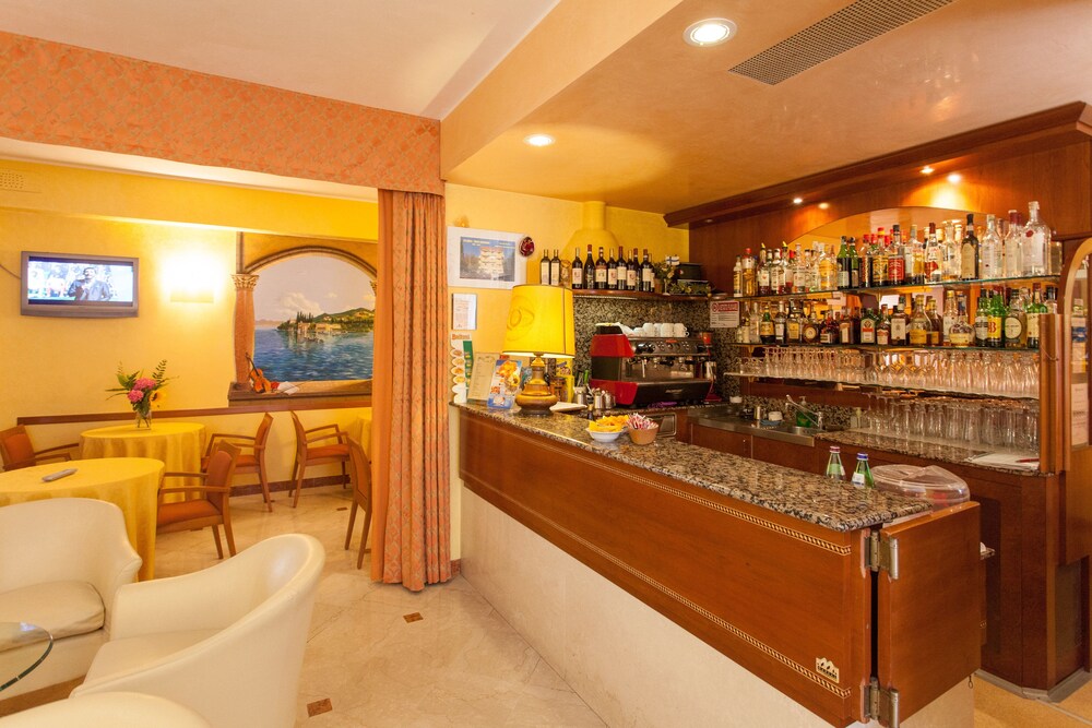 Hotel Bar
