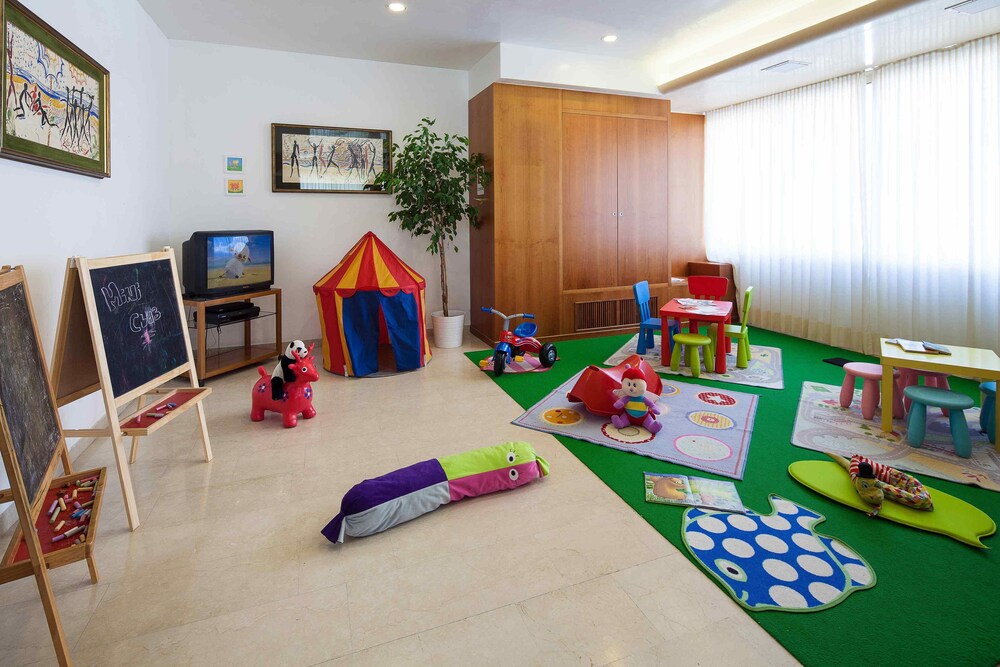 Childrens Play Area - Indoor